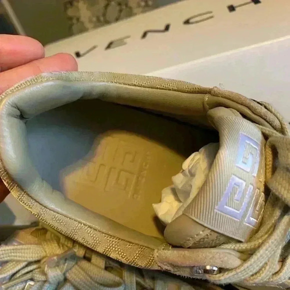 Givenchy runner active patent leather low trainers in light pink/beige color. - Picture 9 of 11